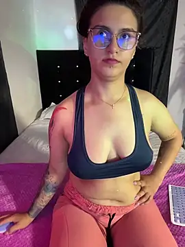 Snapshot of Emma_Giraldo chatting on June 18, 2026, 1:39 am Emma Giraldo online show from June 18, 2026, 1:39 am