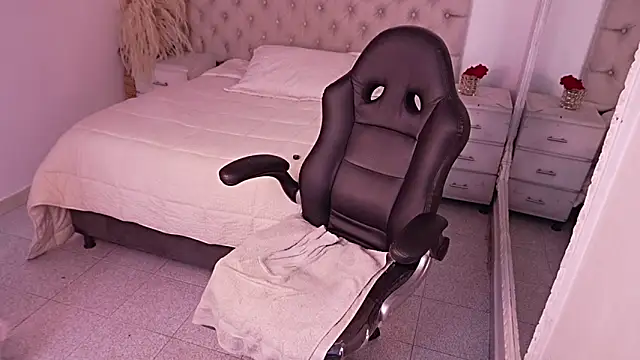 JhoanLeandro online show from April 6, 2026, 7:09 am