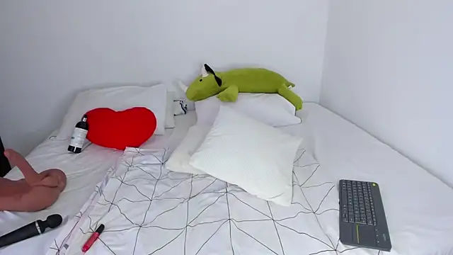 Snapshot of TinaPutina chatting on September 25, 2025, 10:13 pm TinaPutina online show from September 25, 2025, 10:13 pm