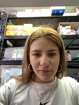Snapshot of Andrea18_blonde chatting on June 10, 2026, 3:11 pm Andrea18 blonde online show from June 10, 2026, 3:11 pm