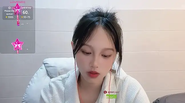 xunian71O online show from February 12, 2025, 10:37 pm