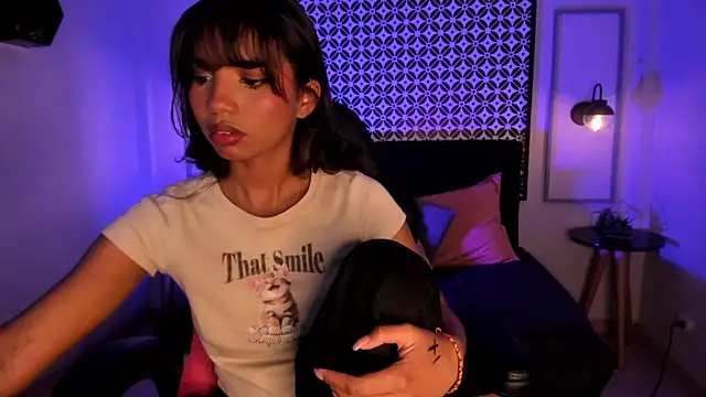 Snapshot of Gigi_Strawberry chatting on March 23, 2025, 5:00 am Gigi Strawberry online show from March 23, 2025, 5:00 am