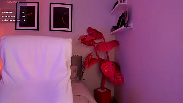 Gigi Strawberry online show from February 15, 2026, 8:02 am