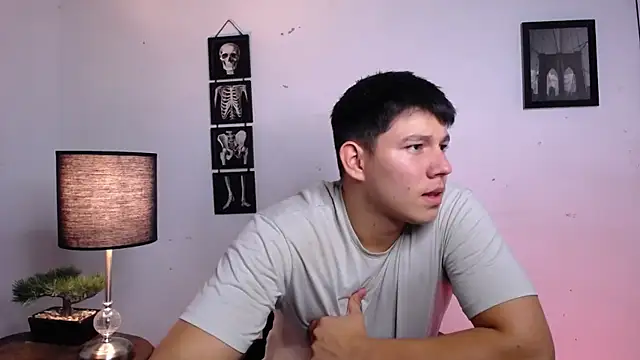 JamesCr  online show from November 14, 2025, 10:51 pm