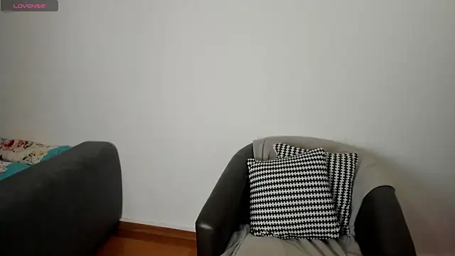 NicoleKatee online show from November 26, 2025, 2:29 pm