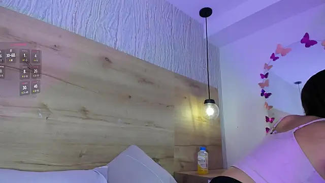 Snapshot of bella_lovers_ chatting on February 27, 2025, 12:13 pm bella lovers online show from February 27, 2025, 12:13 pm