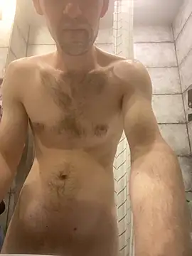 LynnAhNight online show from September 22, 2025, 2:57 am