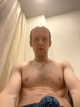 LynnAhNight online show from October 14, 2025, 3:07 am