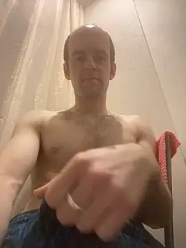 LynnAhNight online show from October 21, 2025, 2:45 am