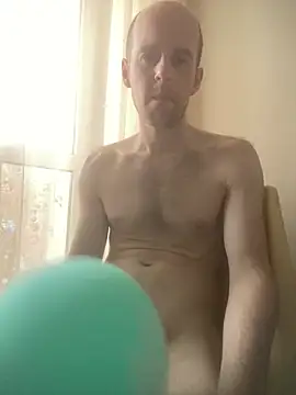 LynnAhNight online show from May 17, 2026, 6:11 am