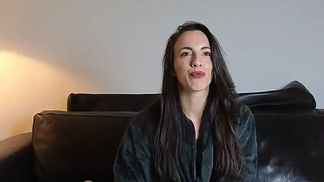 Lenaelle31000 online show from February 9, 2026, 5:06 pm