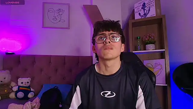 PepperTwink online show from November 28, 2025, 4:42 pm