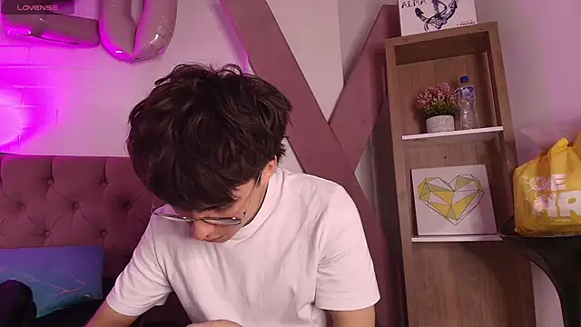 PepperTwink online show from December 15, 2025, 4:44 pm