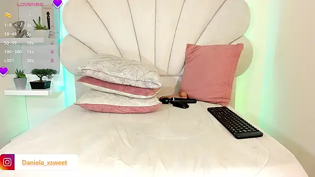 Danielaangelina online show from March 10, 2026, 6:18 am