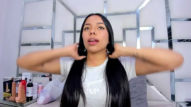 ZoeWan69 online show from November 14, 2025, 12:04 pm