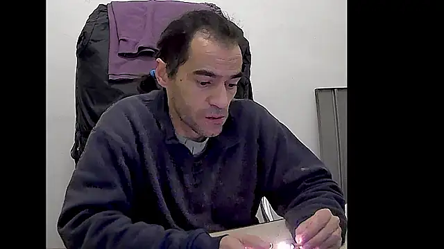 ReyDeBotones online show from March 18, 2026, 1:31 am