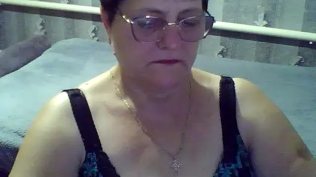 Snapshot of ElzaJewel chatting on November 12, 2025, 7:03 pm ElzaJewel online show from November 12, 2025, 7:03 pm