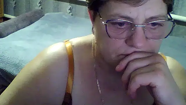 Snapshot of ElzaJewel chatting on November 17, 2025, 11:10 pm ElzaJewel online show from November 17, 2025, 11:10 pm