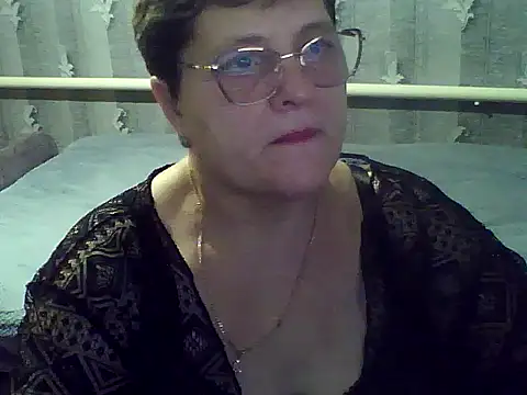 Snapshot of ElzaJewel chatting on December 16, 2025, 11:10 pm ElzaJewel online show from December 16, 2025, 11:10 pm