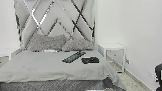 Snapshot of Your_Lady_Milf chatting on February 25, 2025, 12:24 pm Your Lady Milf online show from February 25, 2025, 12:24 pm