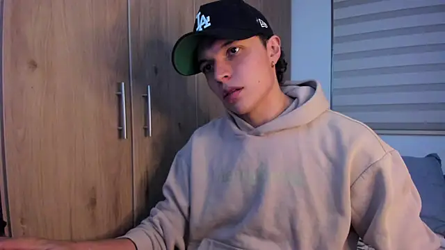 Snapshot of Mastrangelo_xxx chatting on September 19, 2025, 4:25 am Mastrangelo xxx online show from September 19, 2025, 4:25 am