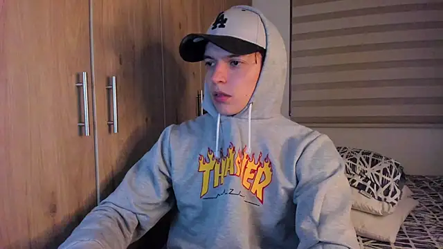 Snapshot of Mastrangelo_xxx chatting on September 24, 2025, 4:05 am Mastrangelo xxx online show from September 24, 2025, 4:05 am