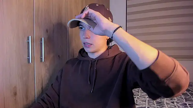 Snapshot of Mastrangelo_xxx chatting on October 7, 2025, 2:20 am Mastrangelo xxx online show from October 7, 2025, 2:20 am