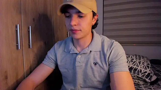 Snapshot of Mastrangelo_xxx chatting on October 8, 2025, 4:10 am Mastrangelo xxx online show from October 8, 2025, 4:10 am