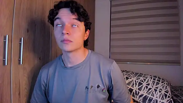 Snapshot of Mastrangelo_xxx chatting on October 11, 2025, 2:33 am Mastrangelo xxx online show from October 11, 2025, 2:33 am