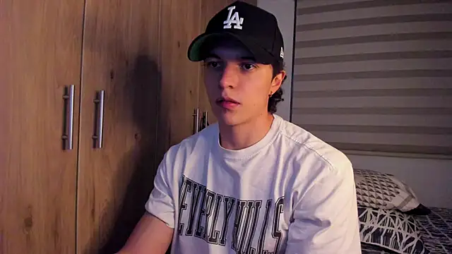 Snapshot of Mastrangelo_xxx chatting on October 14, 2025, 3:18 am Mastrangelo xxx online show from October 14, 2025, 3:18 am