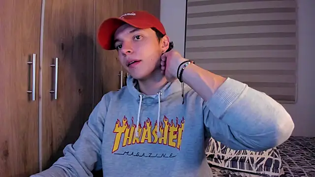 Snapshot of Mastrangelo_xxx chatting on October 17, 2025, 3:53 am Mastrangelo xxx online show from October 17, 2025, 3:53 am