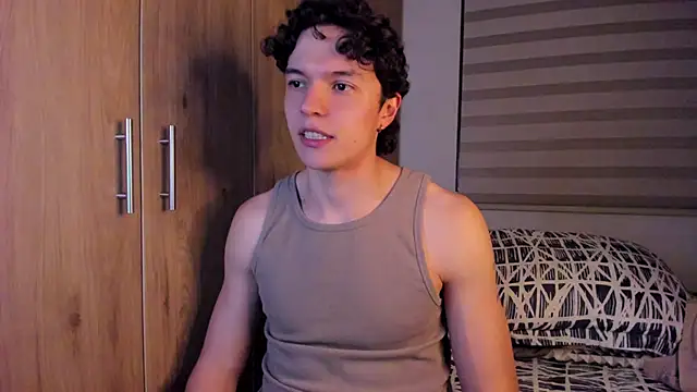 Snapshot of Mastrangelo_xxx chatting on October 18, 2025, 4:37 am Mastrangelo xxx online show from October 18, 2025, 4:37 am