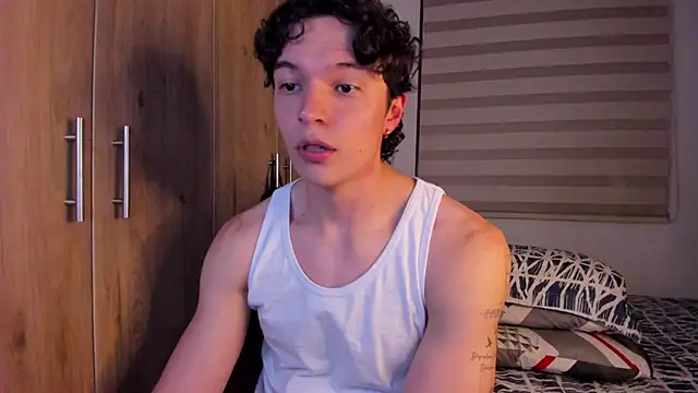 Snapshot of Mastrangelo_xxx chatting on October 21, 2025, 4:57 am Mastrangelo xxx online show from October 21, 2025, 4:57 am