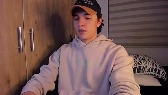 Snapshot of Mastrangelo_xxx chatting on October 27, 2025, 3:10 am Mastrangelo xxx online show from October 27, 2025, 3:10 am