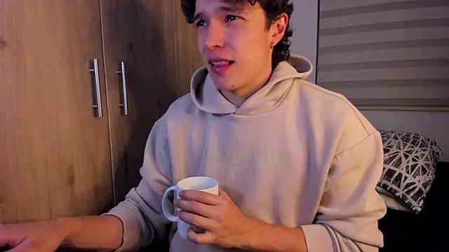 Snapshot of Mastrangelo_xxx chatting on October 29, 2025, 3:20 am Mastrangelo xxx online show from October 29, 2025, 3:20 am