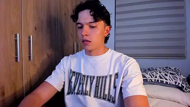 Snapshot of Mastrangelo_xxx chatting on November 6, 2025, 4:35 am Mastrangelo xxx online show from November 6, 2025, 4:35 am