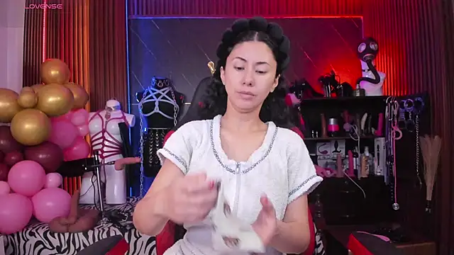 XiaQueen online show from May 25, 2026, 11:38 am
