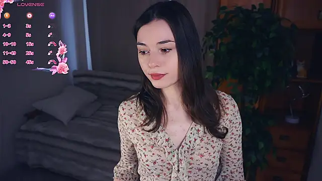 Snapshot of EleneBrach chatting on October 18, 2025, 7:42 am EleneBrach online show from October 18, 2025, 7:42 am