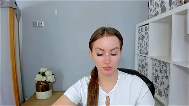 DonnaCam online show from October 16, 2025, 2:40 pm