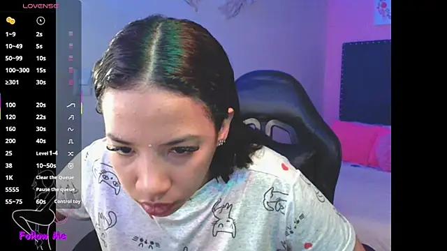 SallyWhitee online show from November 14, 2025, 4:44 am