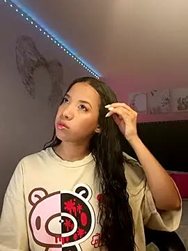 SallyWhitee online show from April 7, 2026, 6:14 am