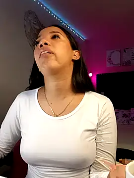 SallyWhitee online show from April 17, 2026, 5:10 am