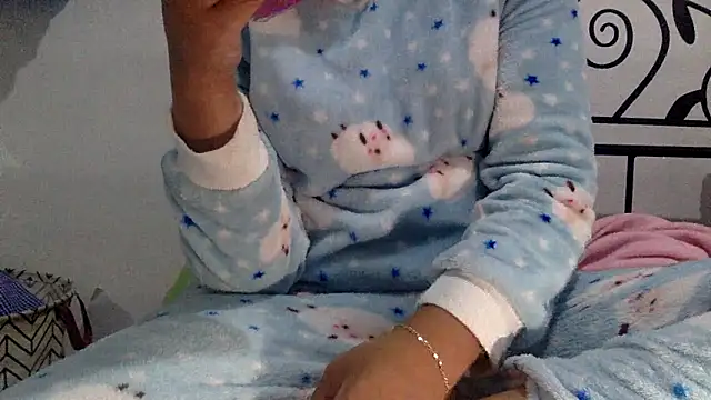 sharonlopez9611 online show from February 19, 2026, 3:35 am