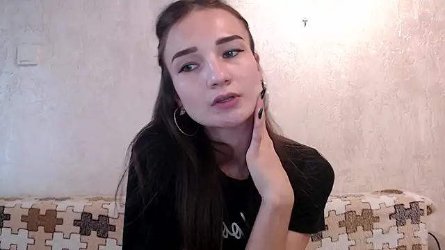 RoyalDessertt online show from November 12, 2025, 8:15 am