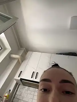 Celine Roxelle online show from March 11, 2026, 2:12 pm