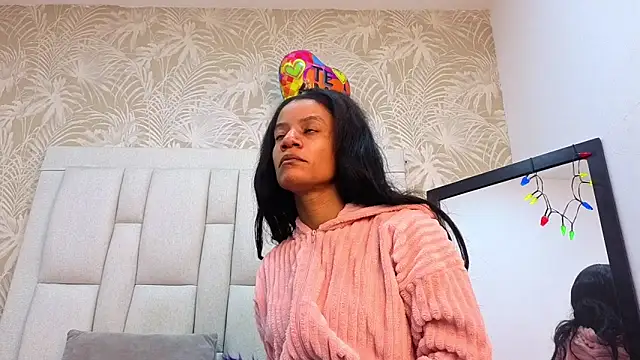 dafnnelewis online show from February 3, 2026, 11:15 am