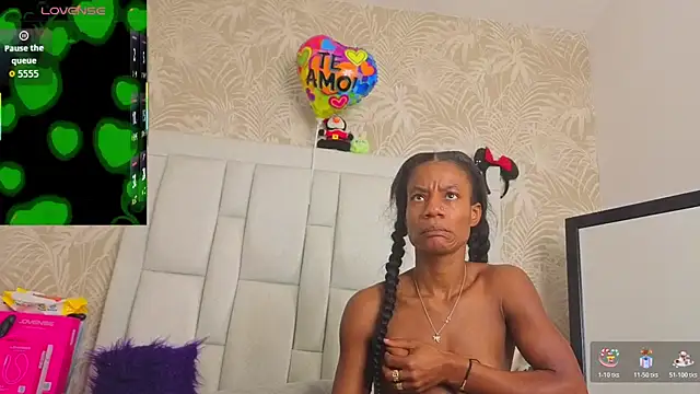 dafnnelewis online show from May 12, 2026, 11:07 am