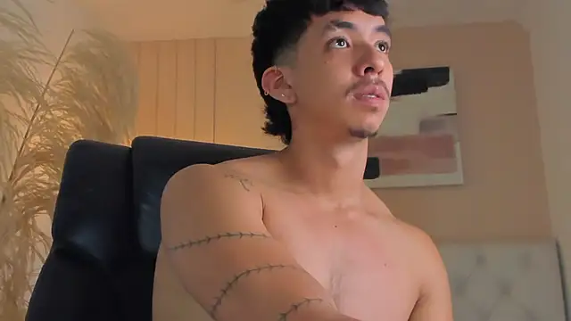 ISAAC CRYSTON online show from November 18, 2025, 9:30 pm