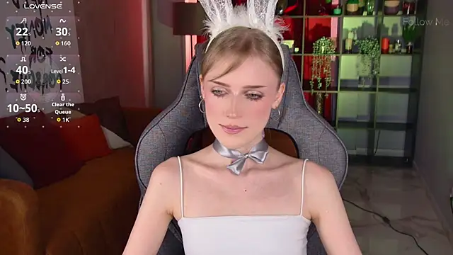 KiraMontoya online show from June 25, 2026, 3:27 pm