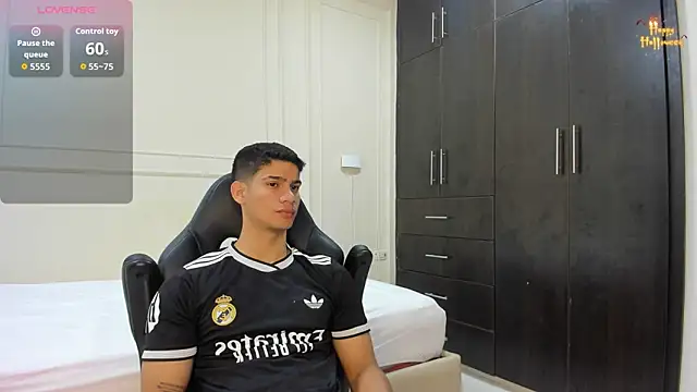 ANDRES STUD online show from April 13, 2026, 4:07 am